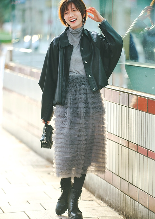 定番色コーデが素敵に見違える！異素材MIXコーデ