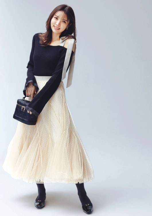 【毎日コーデ】黒とベージュの配色でリッチな休日コーデの完成♡