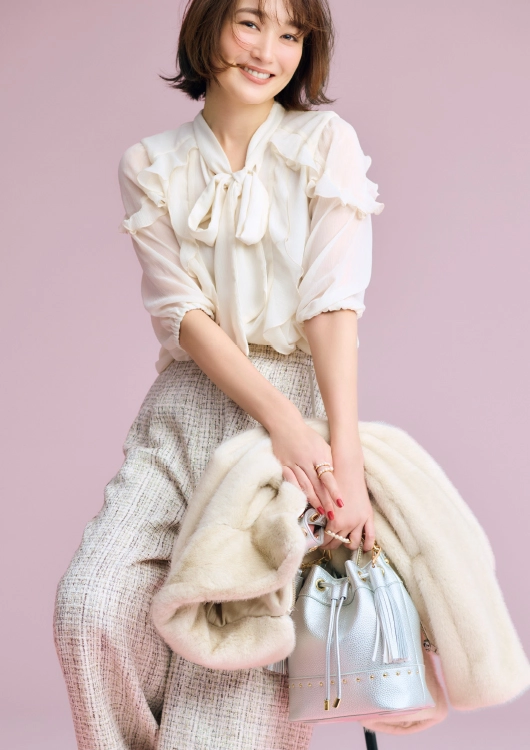 優しげなフリルブラウスが運を運んできてくれる♡ 優しげなフリルブラウスが運を運んできてくれる♡