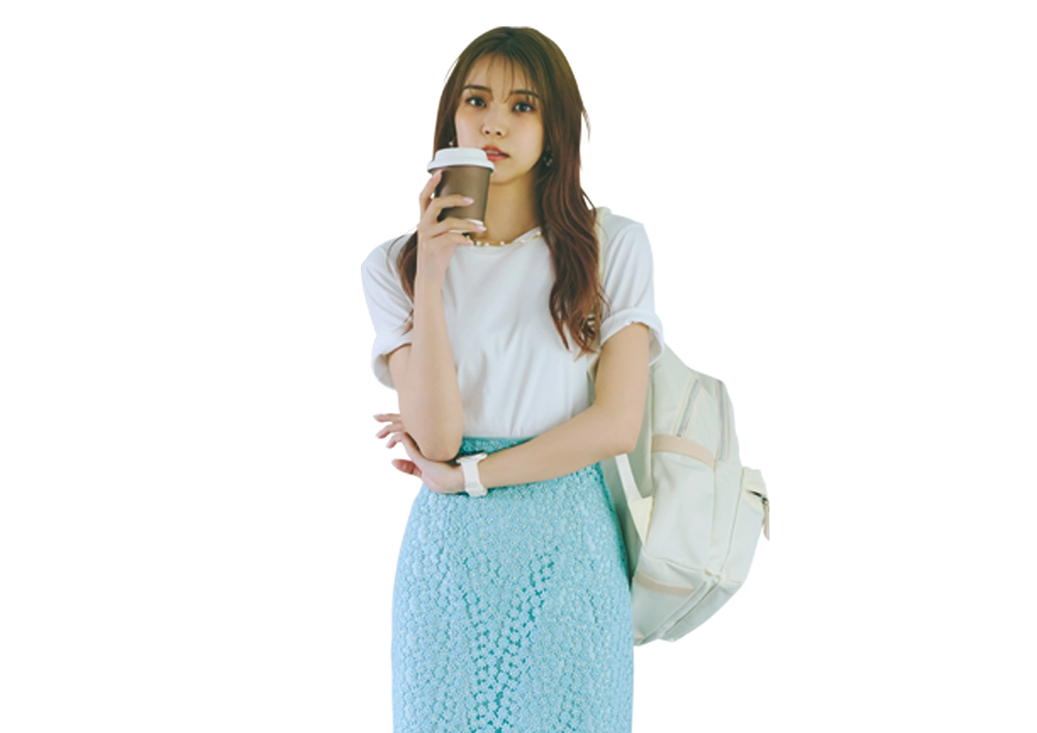 爽やかルックで動きやすさも抜群！白T×リュックのきれいめ通勤コーデ【毎日コーデ】