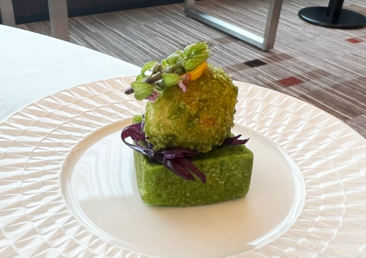 タラと桜海老のコロッケ 抹茶パン