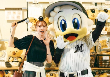 二の腕を自然にカバー♡ベロアトップス×タックパンツの細見え休日コーデ【毎日コーデ】