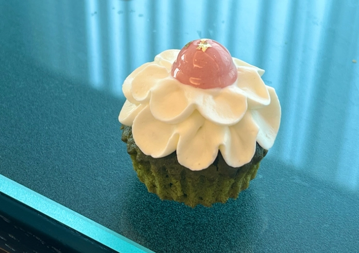 抹茶のカップケーキ ベルガモットとルバームジャム
