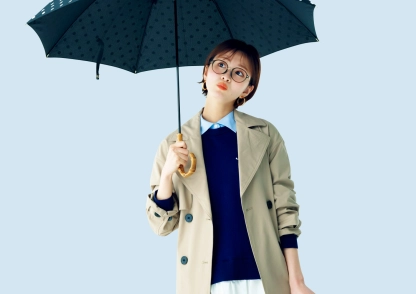 雨でもおしゃれを諦めない！おでかけ気分を盛り上げる機能性アイテムコーデ
