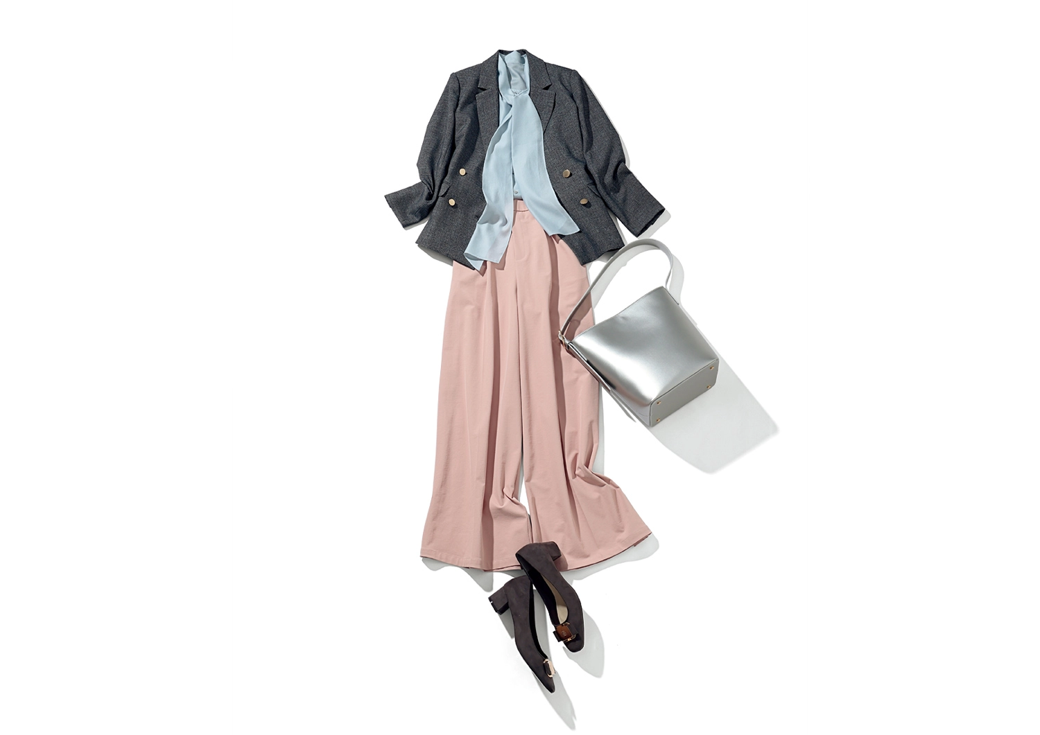 会議の日は「華やかさ」を大切に!甘めボウタイを合わせた通勤コーデ【毎日コーデ】