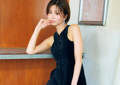 クラシカルなイメージを一新！秋は〝ベロア〟を女っぽレディに着崩す♡