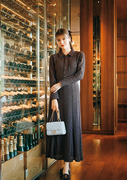 最旬ブラウン&times;レースが目新しさを選ぶワンツーコーデ