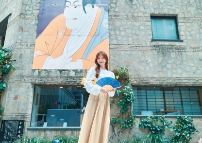 芸術の秋を楽しむならフェザー素材×ベージュで上品に♡知的見えを叶える上品コーデ【毎日コーデ】