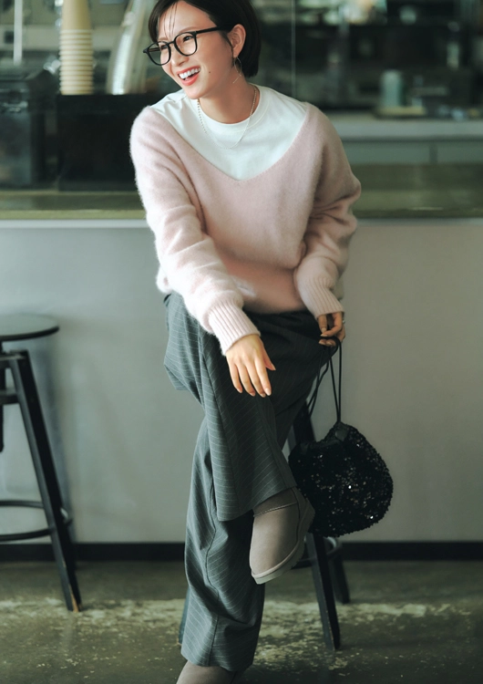 あったかわいいムートンブーツをきれいめコーデのハズシ役に