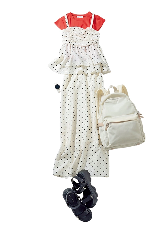 パプラムトップス×スカートの華やか通勤コーデ