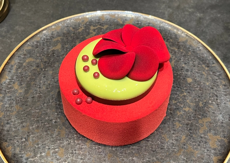 THE KAHALA CHRISTMAS 2025 〝ROUGE〟