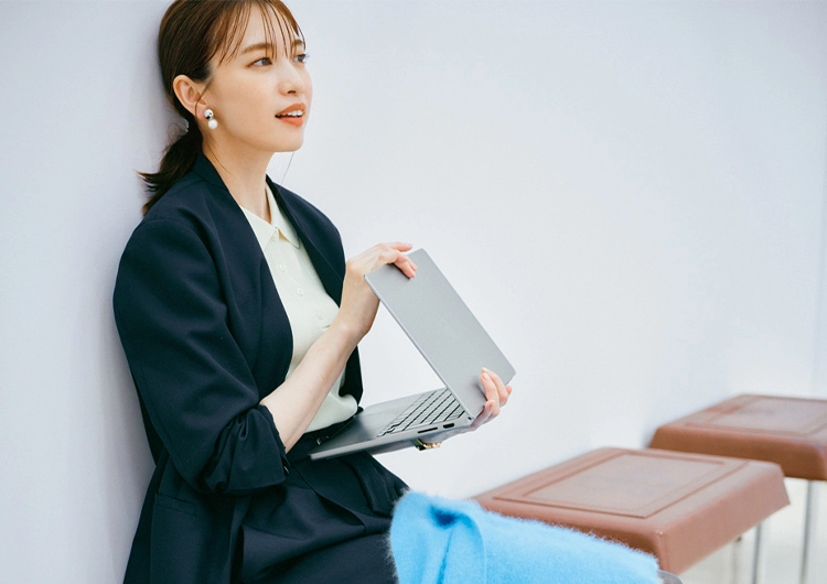 ネイビー×ブルーがお仕事にピッタリ！清潔感たっぷりな通勤コーデ【毎日コーデ】