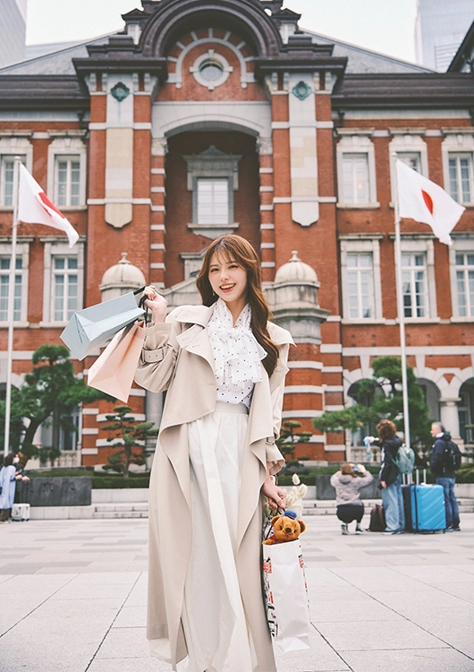 東京駅 丸の内口 鈴木ゆうか