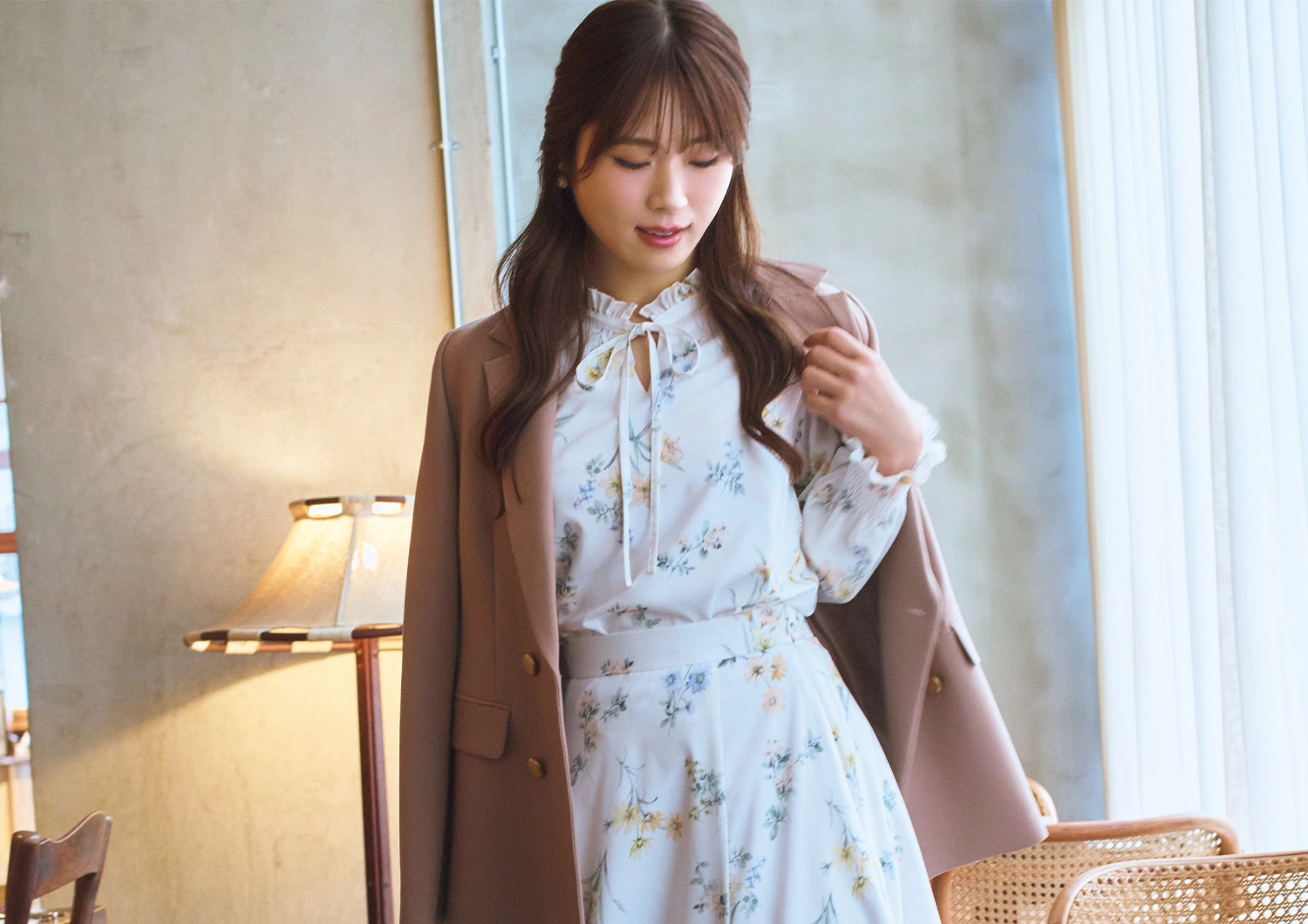 【渋谷凪咲】好印象な大人の甘さって？トレンチ・セットアップでつくる清楚な甘盛り通勤コーデ