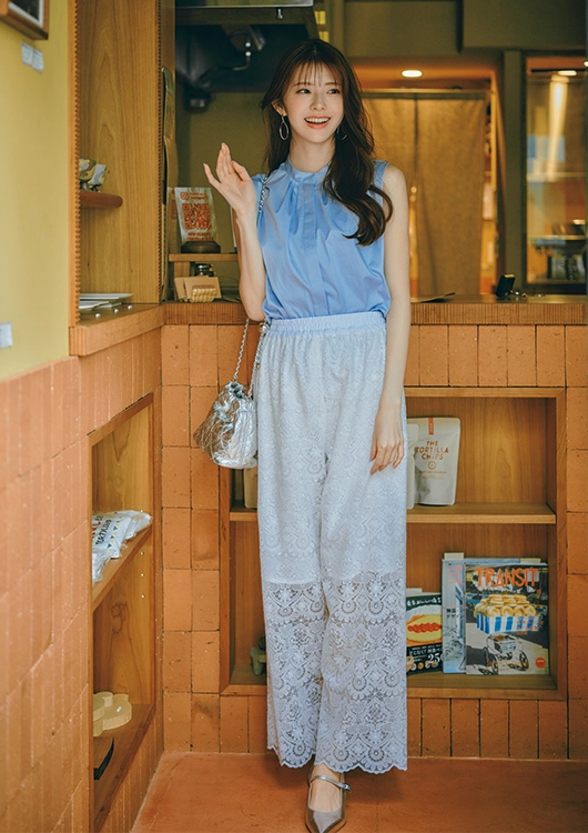 上品＆涼しげなレースパンツ通勤コーデ